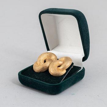 Christian Dior, earrings.