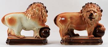 FIGURINER ett par, flintgods, 1900-talets början.