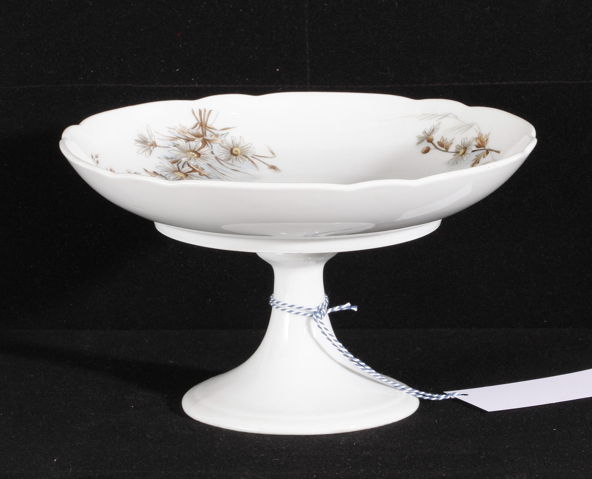 KAKFAT, porslin. Kusnetzoff, Ryssland. 1800/1900-tal.