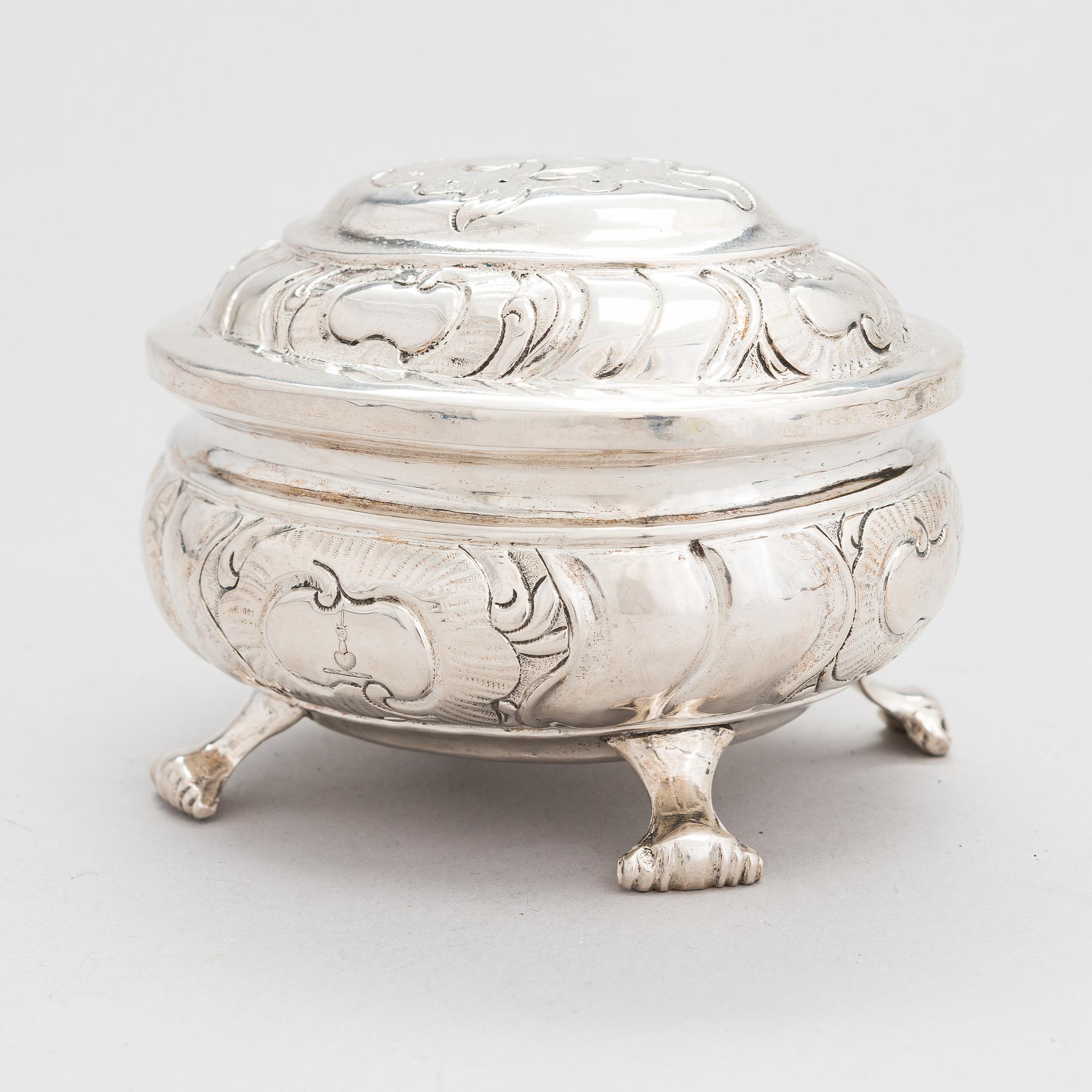 Sockerskrin, silver, rokoko, oidentifierad mästare, kyrilliskt S.F, kontrollmästarstämpel Andrei Andrejev, Moskva 1775.