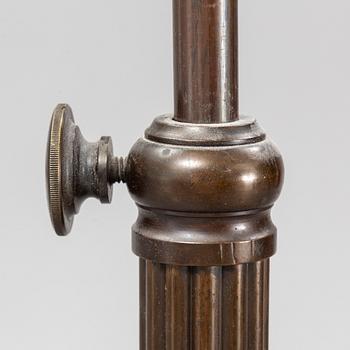 GOLVLAMPA,  1920/30 tal.