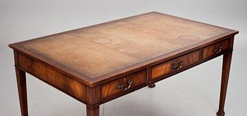 SKRIVBORD, engelsk stil, 1900-tal.
