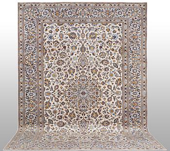 A carpet, Kashan, ca 361 x 253 cm.