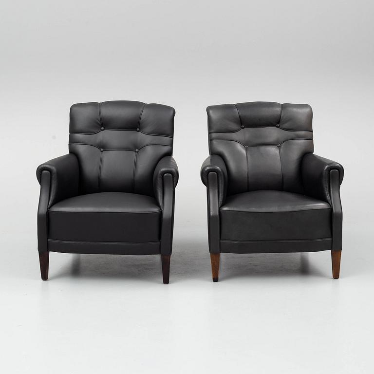 A pair of leather armchairs, early 20th century.