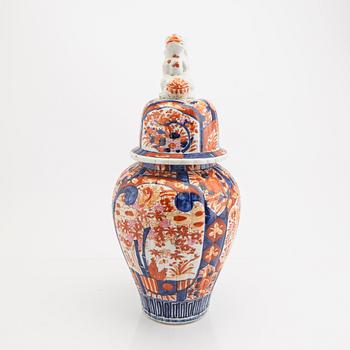 A Japanese Imari urn around 1900.