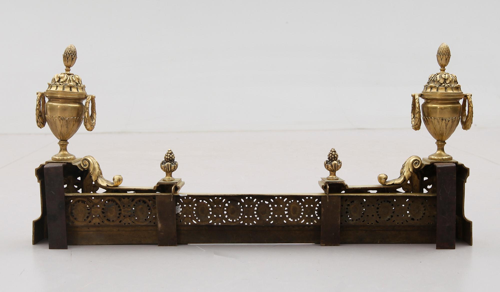 BRASSTÄLL, 3 delar, gustaviansk stil, 1800-/1900-tal.