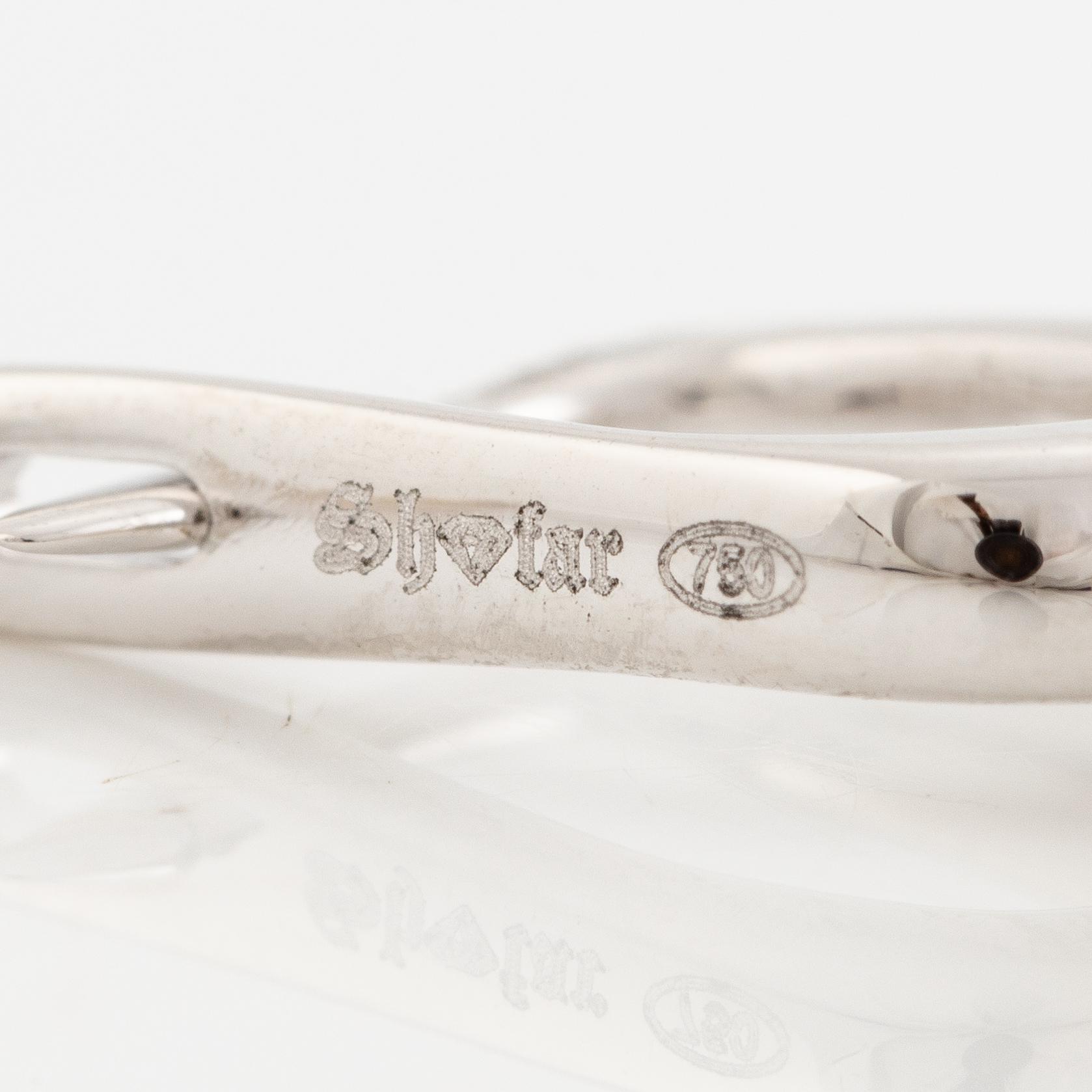 Earrings 18K white gold with cultured baroque freshwater pearls and brilliant-cut diamonds.