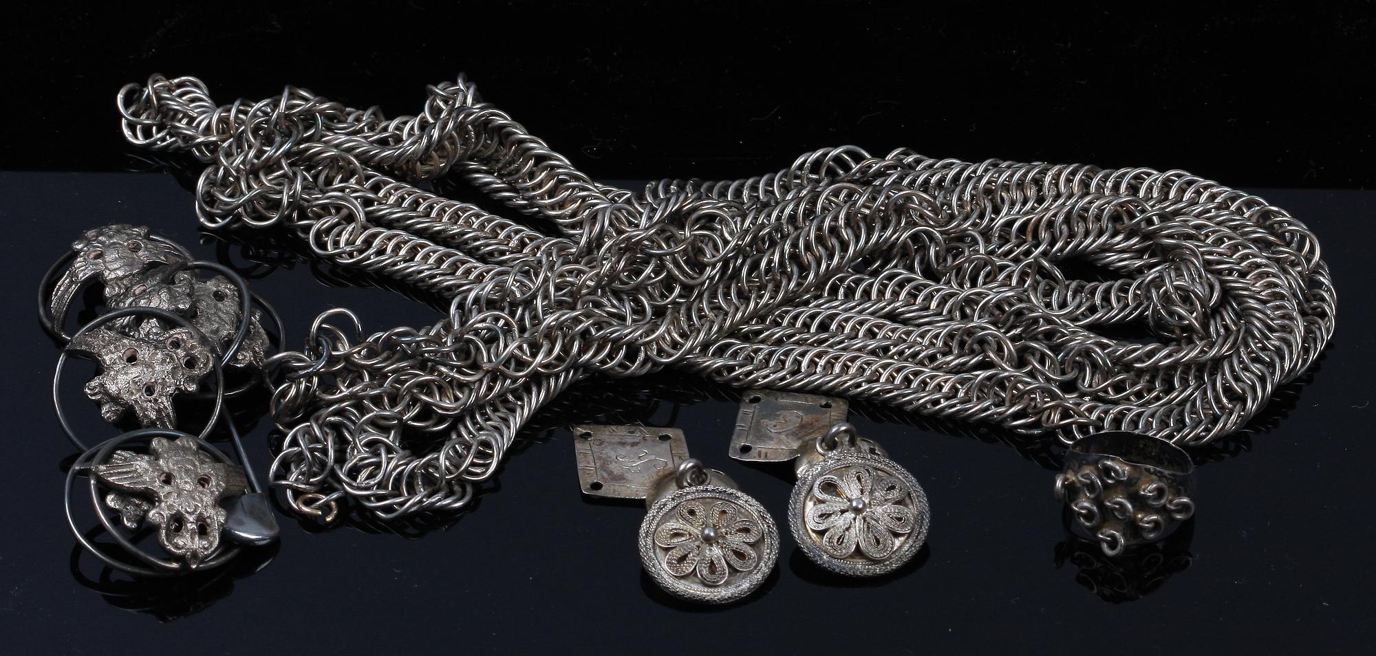 PARTI SMYCKEN, 8 delar, silver, bl a dräktsmycken, 1800-1900-tal. Ca 160 g.