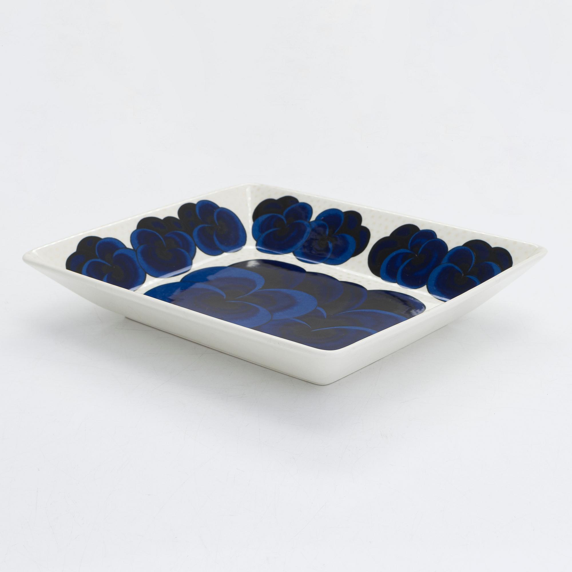 Birger Kaipiainen, a ceramic dish, marked Birger Kaipiainen Arabia Art Made in Finland.