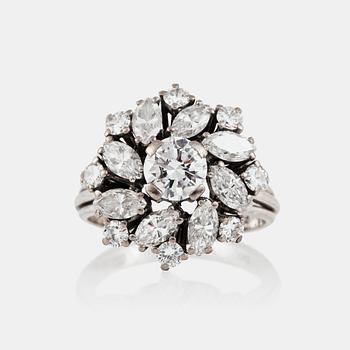 1313. A cluster diamond ring, circa 1.80 cts.
