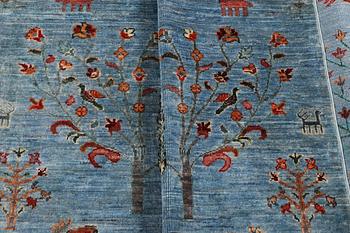 Matta, Ziegler Ariana, ca 256 x 186 cm.