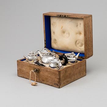 An 18th century parcel-gilt silver 5 piece tea-set, marked FI.