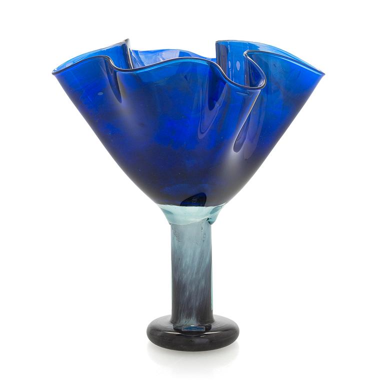 Oiva Toikka, an art glass, signed Oiva Toikka Nuutajärvi Notsjö 1988.
