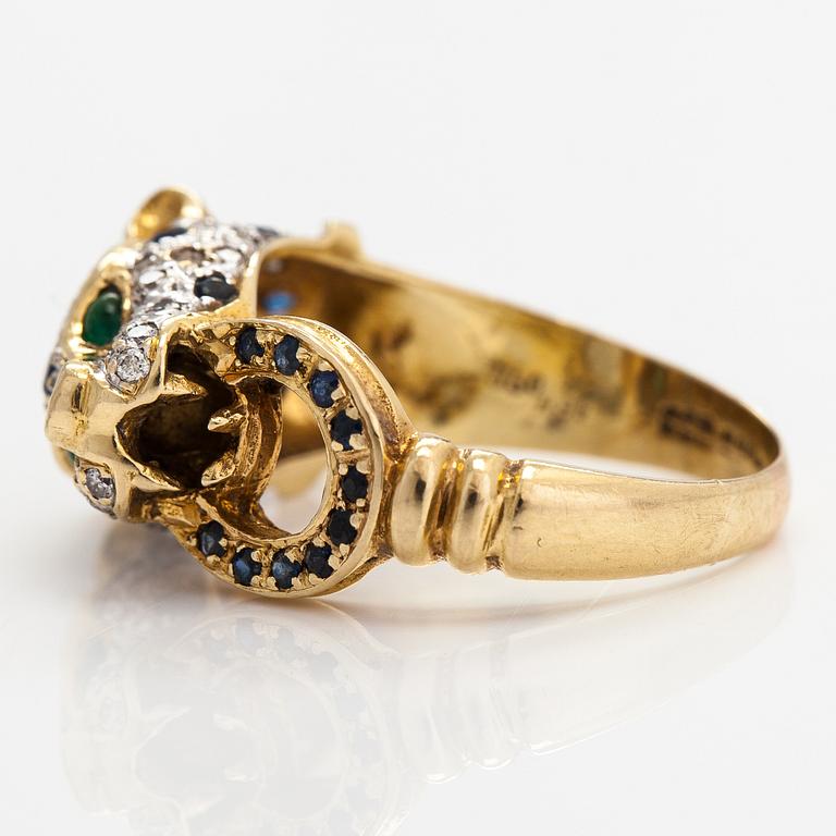 Ring, 18K guld, safirer, smaragder och diamanter ca 0.21 ct tot.