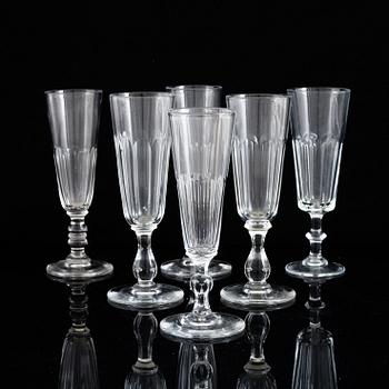 CHAMPAGNEGLAS, 6 st snarlika, 1800-tal.