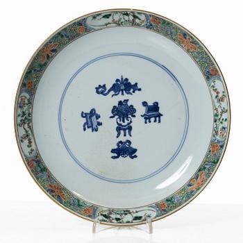 A pair of Chinese famille verte dishes, Qing dynasty, 18th century.