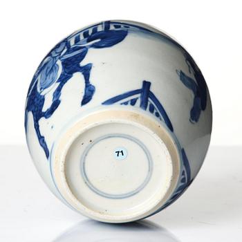 A blue and white 'boys at play' tea caddy, Qing dynasty, Kangxi (1662-1722).