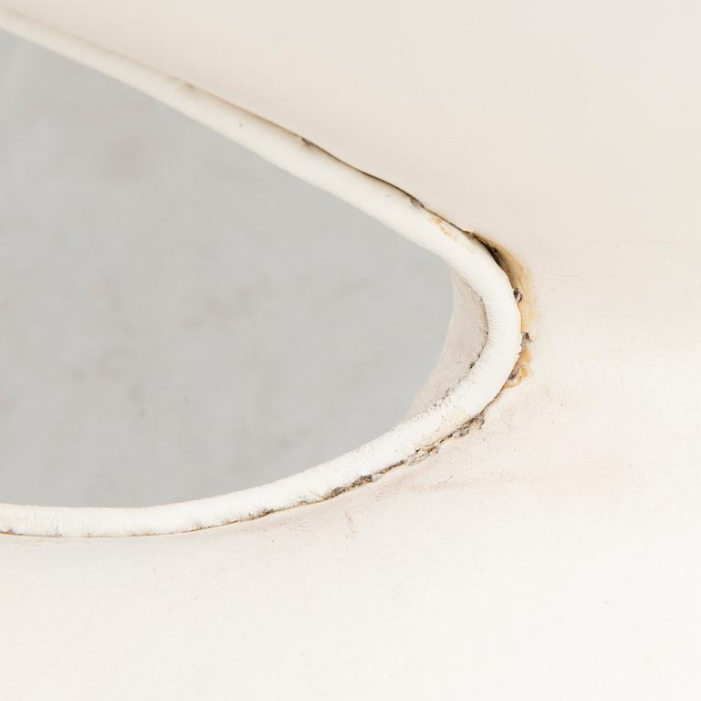 A 1969 Danish 'Swan' chair for Fritz Hansen.