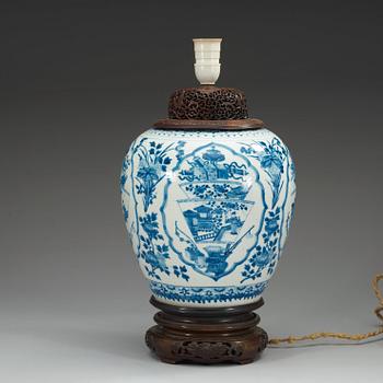 A blue and white jar, Qing dynasty, Kangxi (1662-1722).