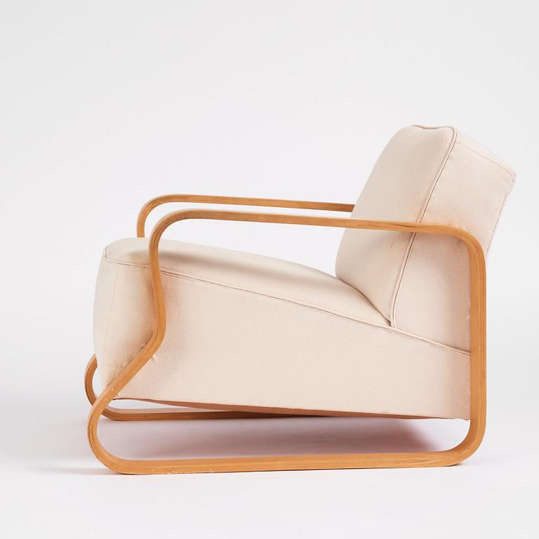 Alvar Aalto, ”Padded Paimio modell 44” fåtölj, Huonekalu-ja Rakennustyötehdas Oy eller Artek, Finland ca 1934-35.