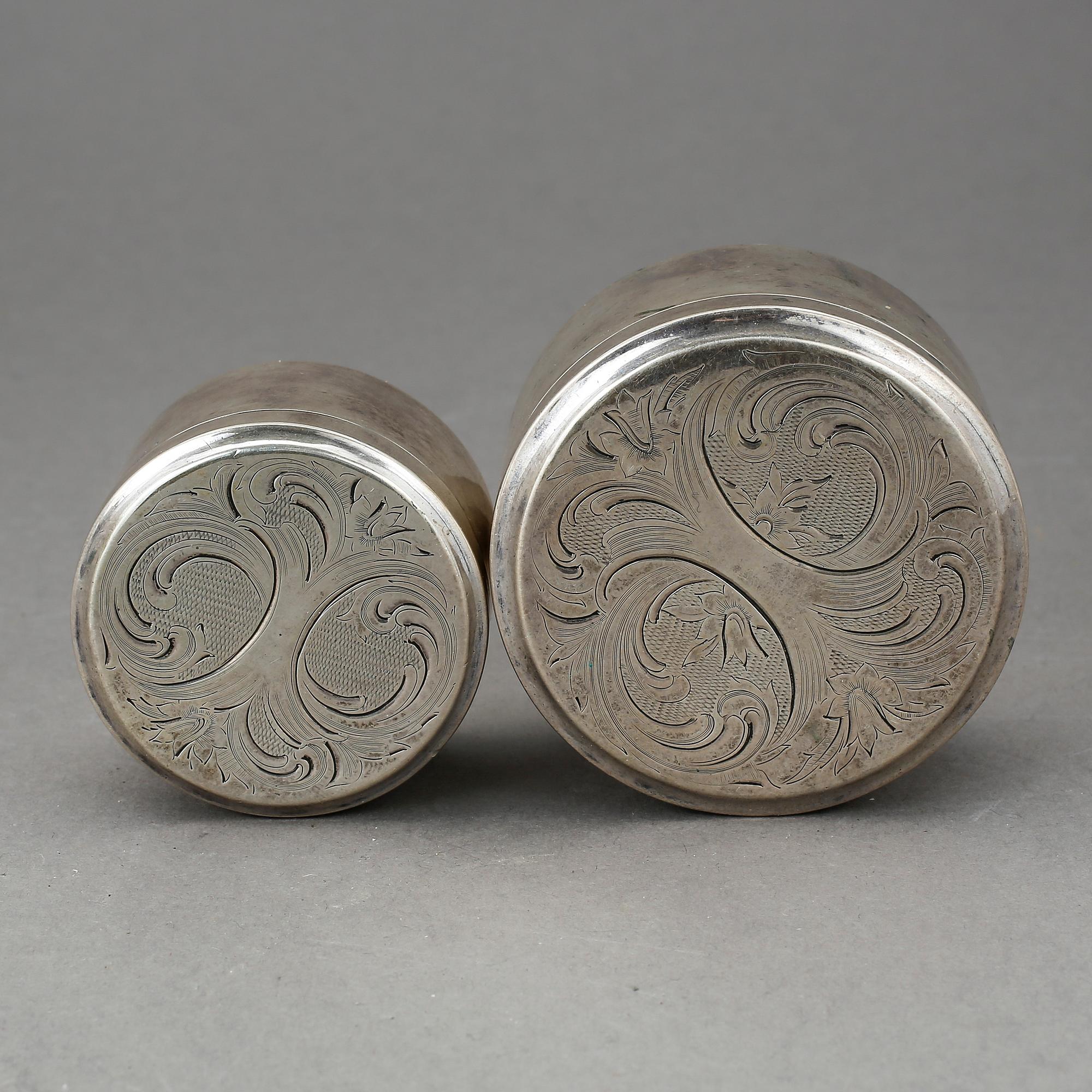 DOSOR, två st, silver, stämplade 1814 samt 1838. Vikt 160 g.