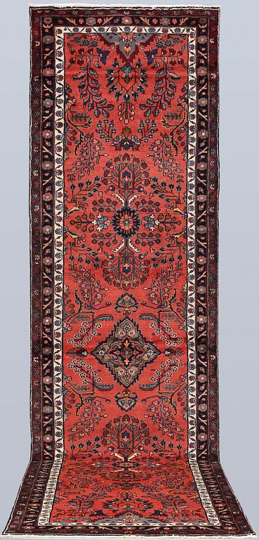 Gallerimatta, Mehraban, ca 403 x 112 cm.