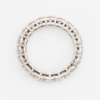 Tiffany & Co helalliansring platina med runda briljantslipade diamanter.