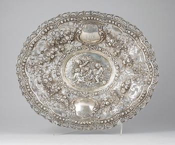 PESENTERFAT, silver, barockstil. svenska importstämplar, 1900-tal. Vikt ca 911g.