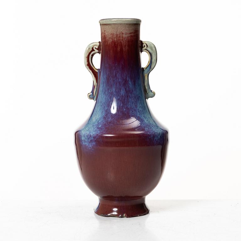 Vas, porslin, Kina, Qianlogsmärke men senare.