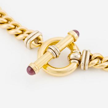 18K gold necklace.