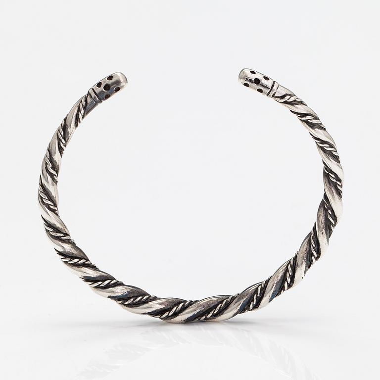 Halsband, ring och armband, silver. Helsingfors 1980-90-tal.