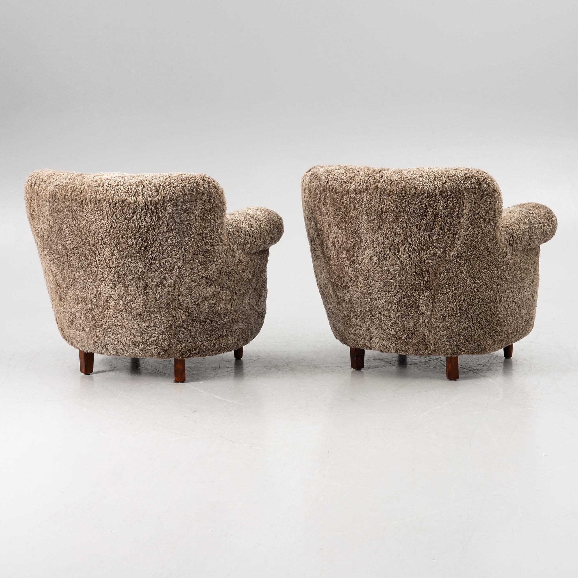 A pair of easy chairs, mid-20th century.