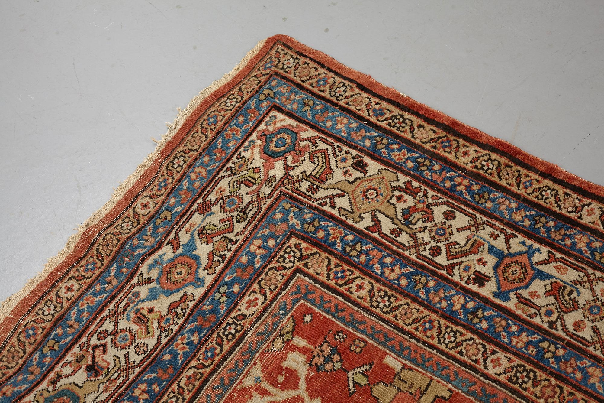Matta, antik Mahal, Ziegler-mönster, ca 371,5-374,5 x 265-266 cm (samt en kortsida med lite slätväv).