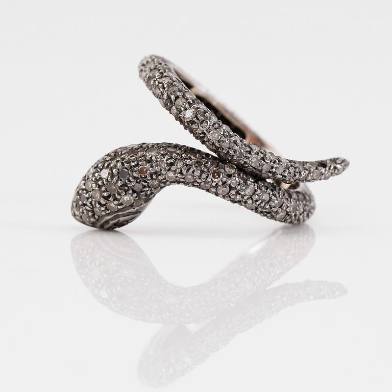 RING, silver och diamanter tot ca 1.23 ct.
