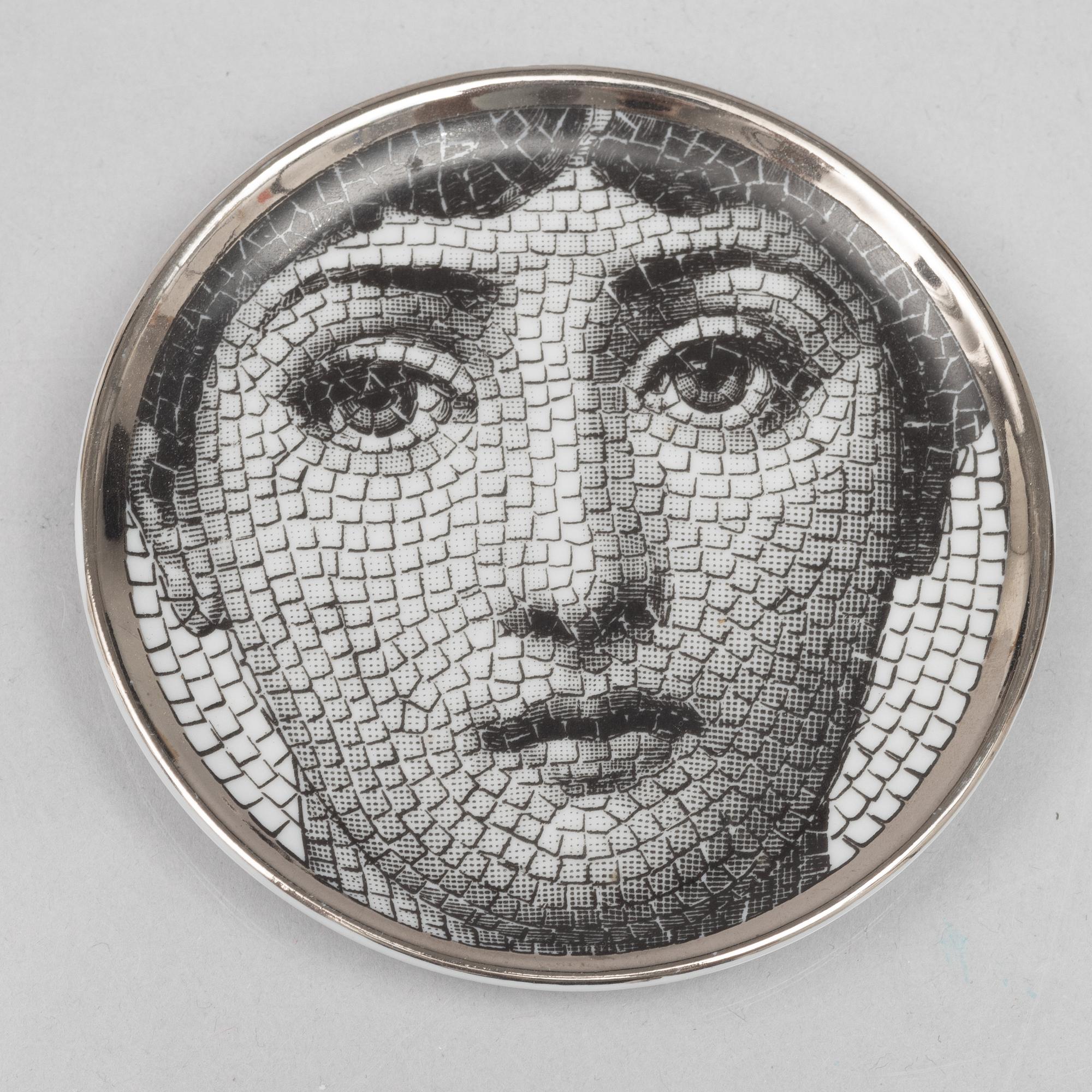 Fornasetti, coasters, 4 st, porslin, "Tema e Variazioni", Italien.