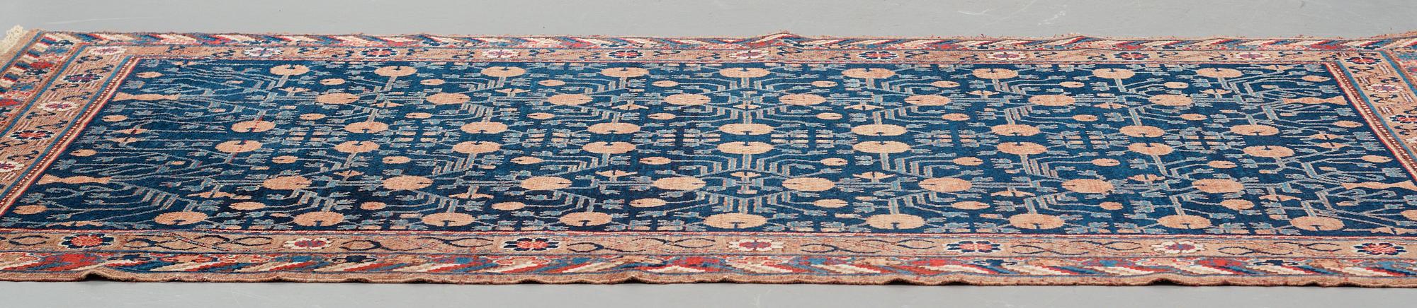 Matto, a semi-antique Khotan, Xinjiang, China, ca 287-290,5 x 154-156 cm.