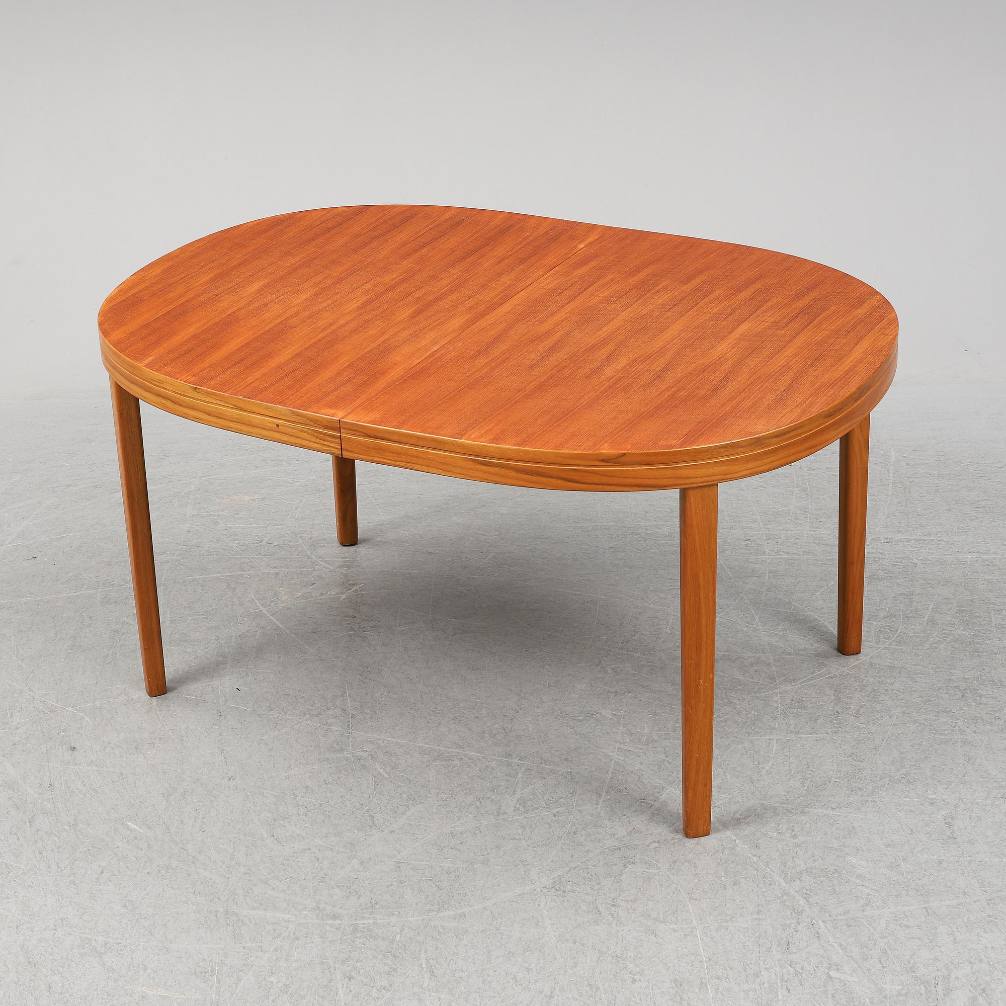 A walnut dining table from Skaraborgs Möbelindustri AB, Tibro, second half of the 20th Century.