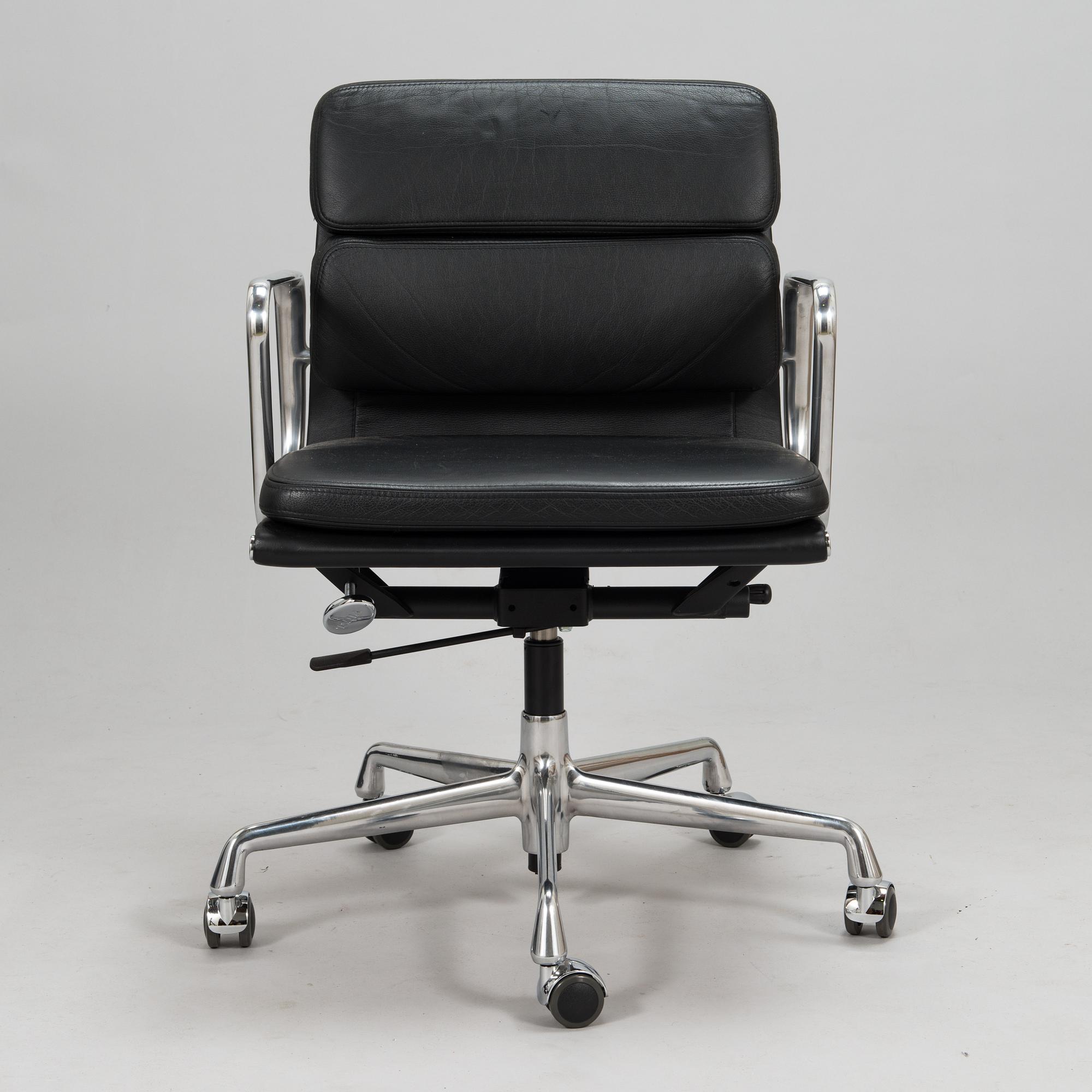 CHARLES & RAY EAMES, kontorsstol, "EA 217 Soft Pad Chair", Vitra.