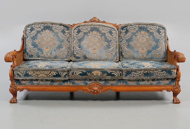SOFFA, Chippendalestil, 1900-talets andra hälft.
