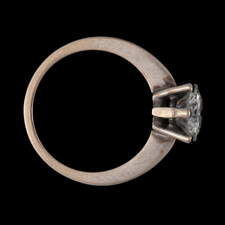 A diamond ring, 1.54 cts according to certificate. Quality G/VVS2.