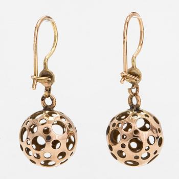 Liisa Vitali, a pair of 14K gold 'Leppäkerttu'('Ladybird') earrings. Kultakeskus, Hämeenlinna 1980.