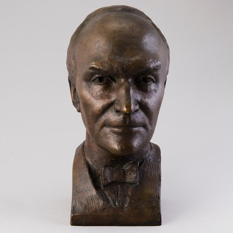 JUSSI MÄNTYNEN, a bronze sculpture, signed and dated 1950.