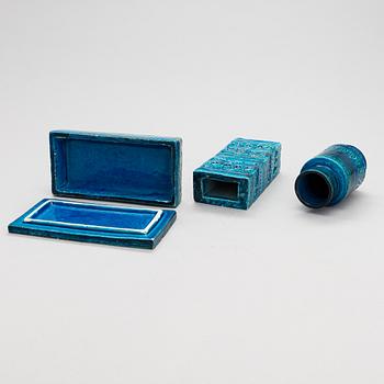 Aldo Londi, a 'Rimini Blu' jewellery box and two vases, Bitossi, Montelupo Fiorentino, Italy late 1950s/early 1960s.