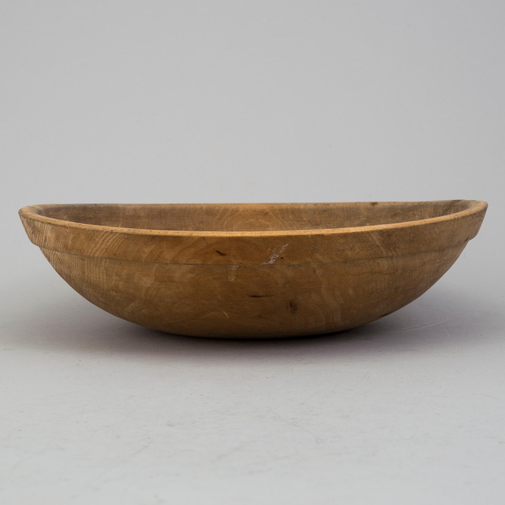 A 18/19th century wooden box and bowl.