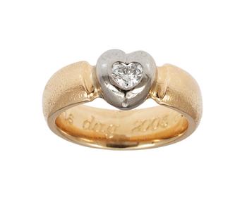 524. RING, set with heart shaped diamond, app. 0.30 cts.