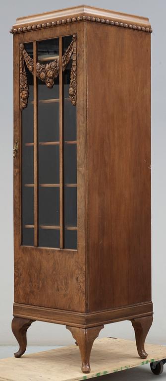 VITRINSKÅP, Louis XV-stil, sent 1800-tal.