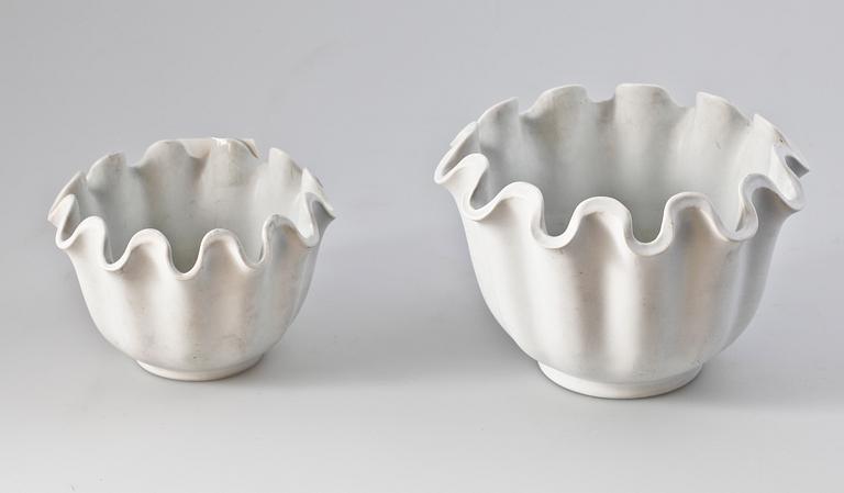 YTTERFODER, 2 st olika, stengods, "Veckla", Wilhelm Kåge, Gustavsberg.