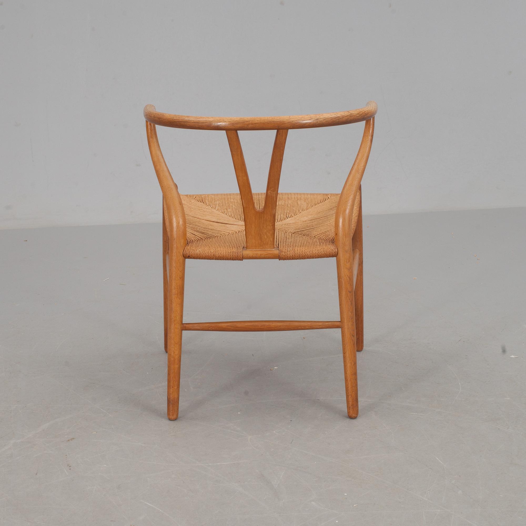 KARMSTOL, "Y-stolen", Hans J Wegner, Carl Hansen & Son, Odense, brännmärkt, 1950/60-tal.