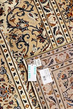 A Kashan carpet, c. 345 x 242 cm.