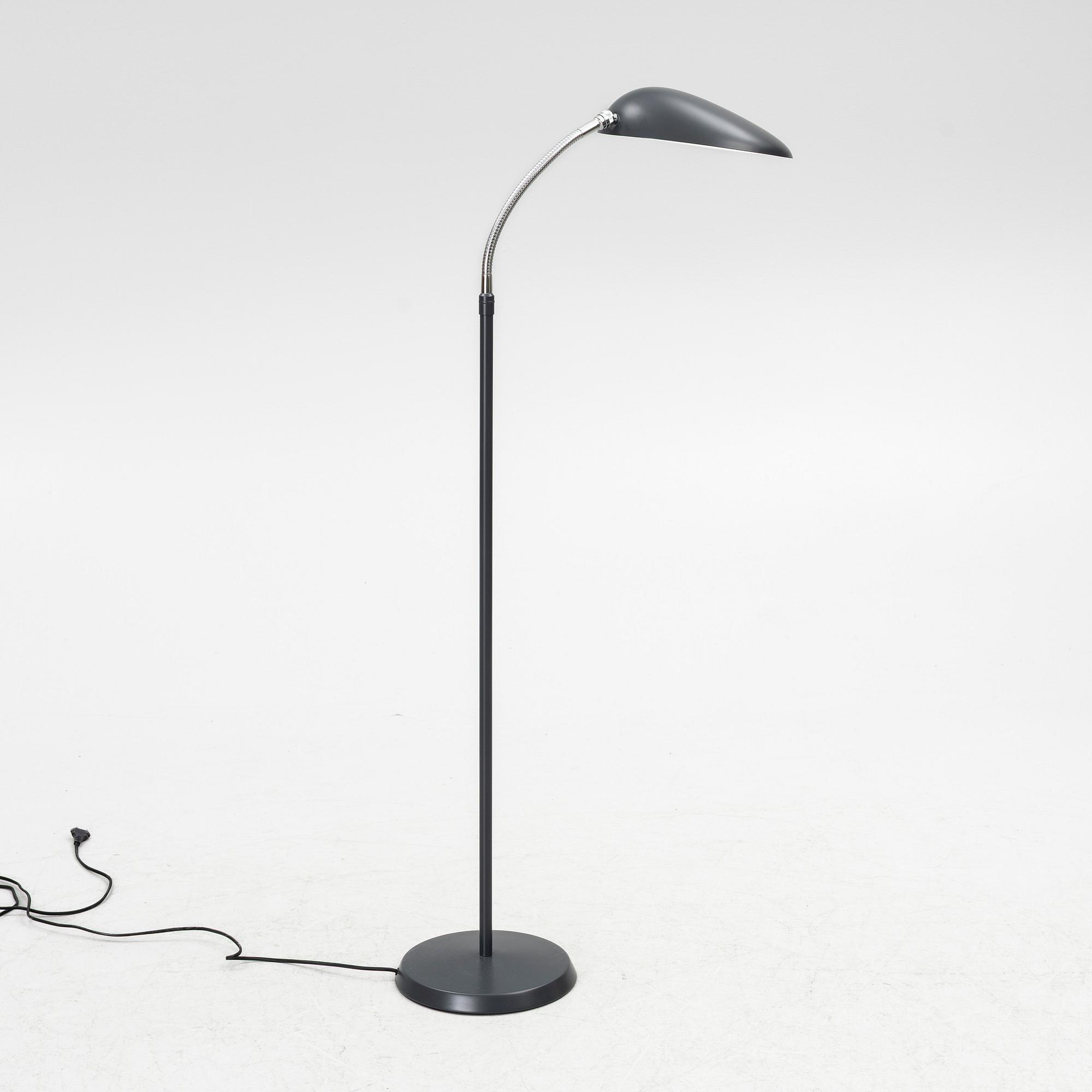 Greta Magnusson Grossman, golvlampa "Cobra" Gubi, samtida.